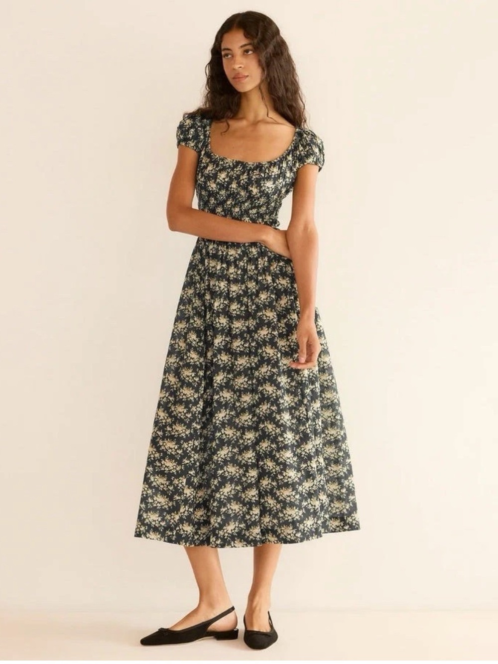 NWT $300 Gorgeous DÔEN QUINLEY DRESS
Size Medium NOIR ROSIER FLORAL